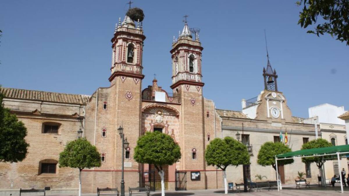 Vista de una plaza y edificios públicos